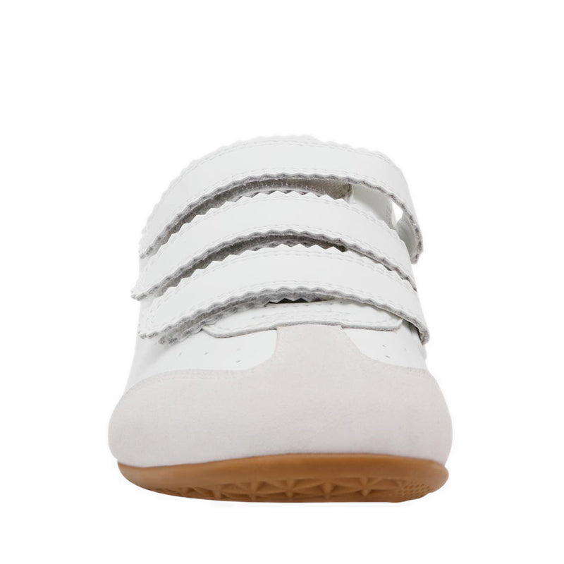 FLAGSHIP WHITE ACTION LEATHER